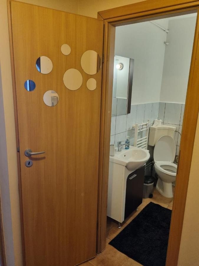Oscar's Apartment